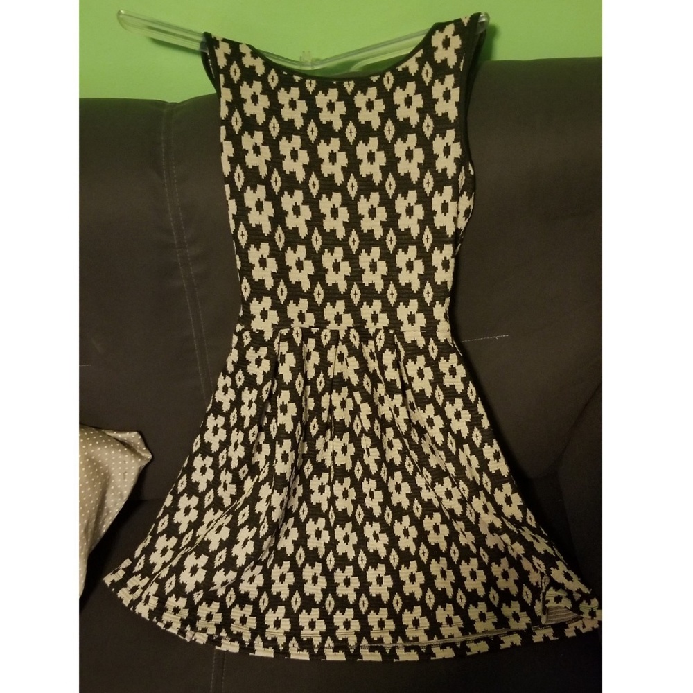 City Studio black floral size small dress